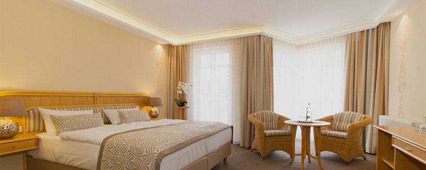 Energiatakarékos és esztétikus: rejtett világítás díszléccel és LED szalaggal