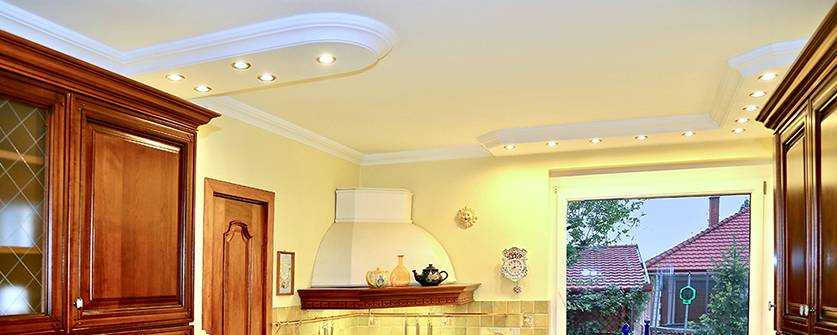 Stukkó díszlécek LED szpotokkal