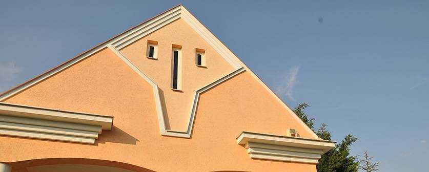 Egyedi stukkó díszek homlokzaton