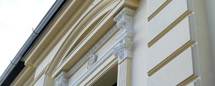 Stukkó díszek homlokzaton